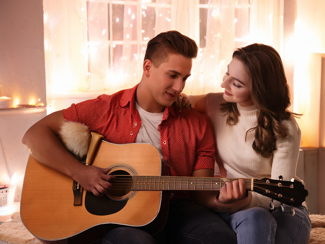 Evening gathering with music and poetry